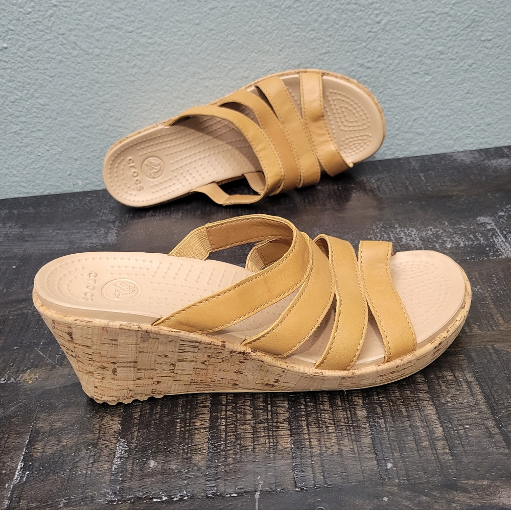 Crocs Wedge Sandals Aleigh Cork Strappy Womens 8 Camel Brown Leather 3 Inch Heel